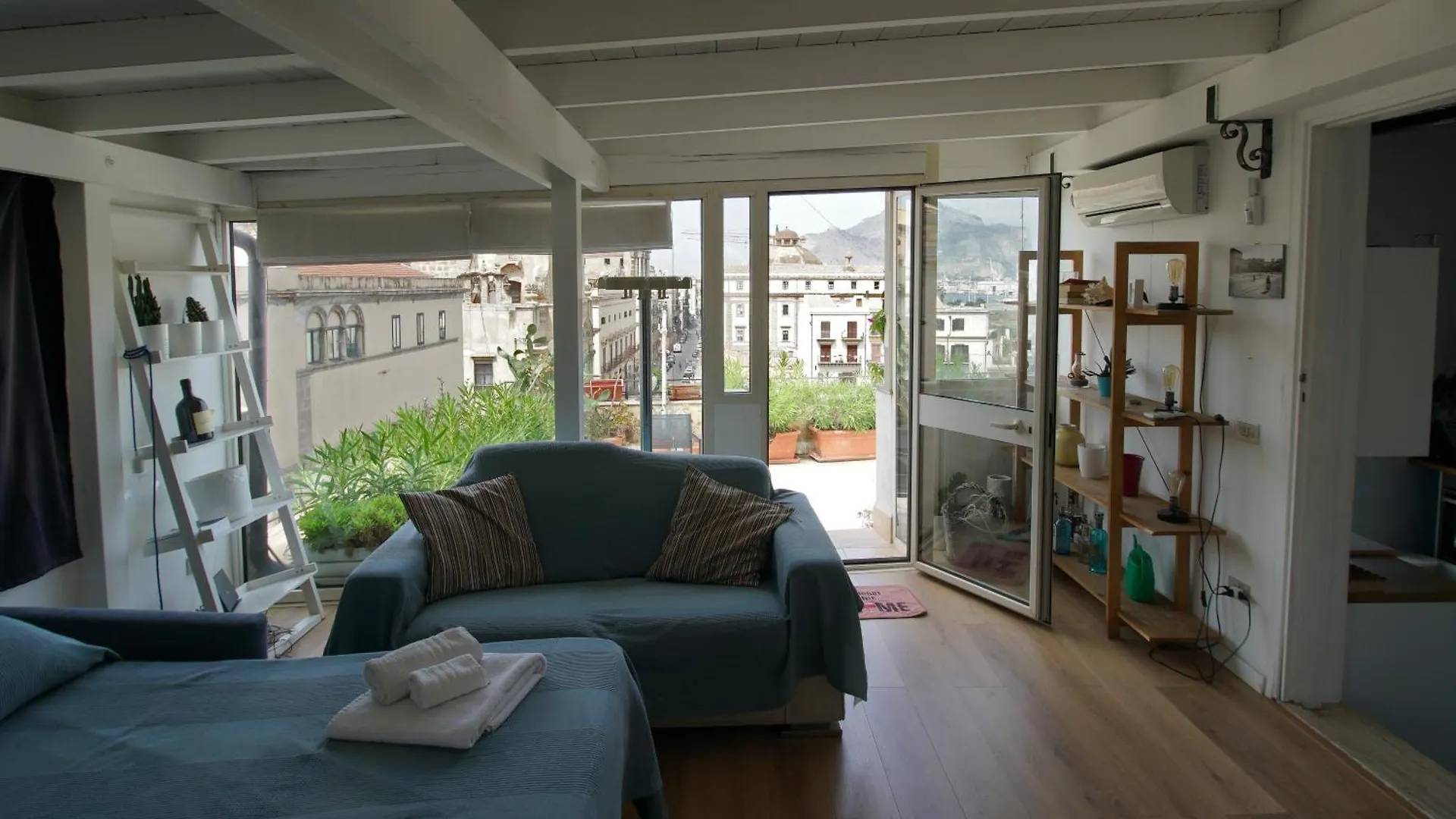 Stunning Kalsa Apartment Palermo